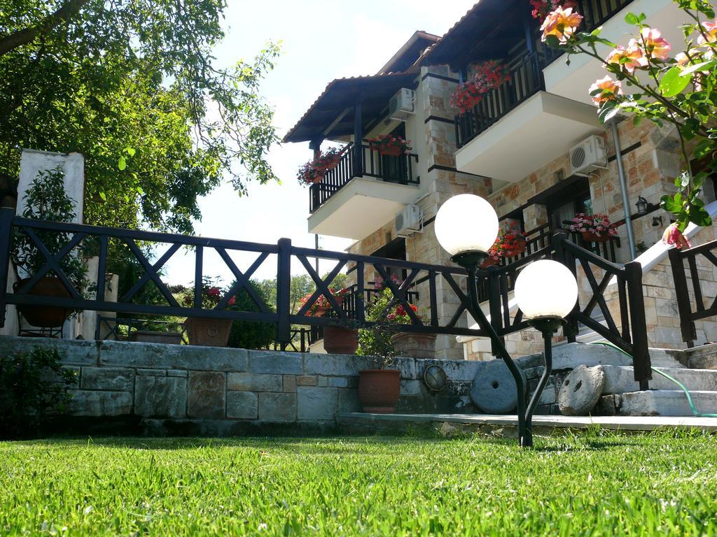 Aparthotel Petrini Gonia Livadherón Exterior foto